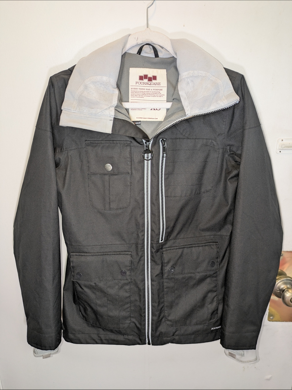 FourSquare Men's Black Snowboard Jacket with Light Gray Contrast Collar XS